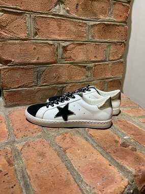 Vintage Havana Bianca White and Black Star Sneakers with Gold Heel